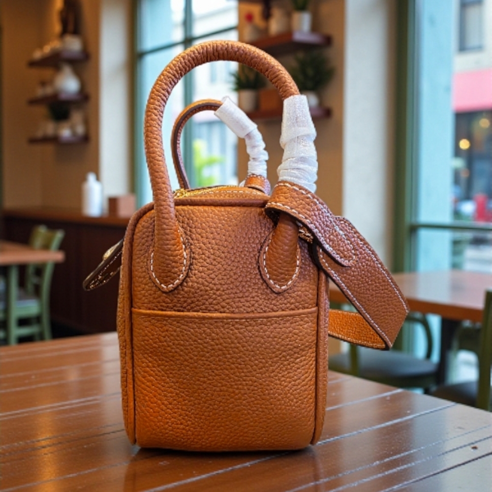 SALE!! Mini Tan Pebble Leather Shoulder or Crossbody Bag - Picture 2 of 7
